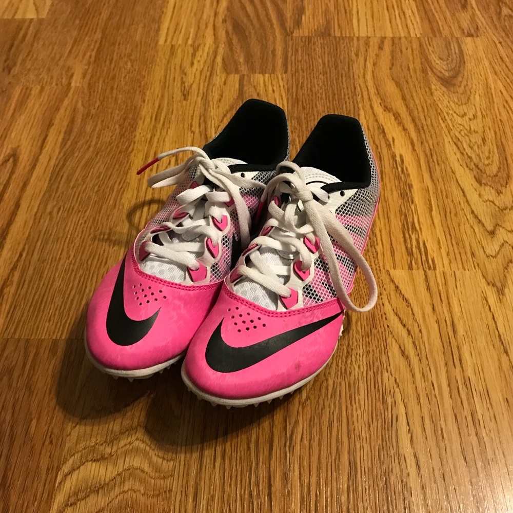 Women’s sprinting shoes with spikes